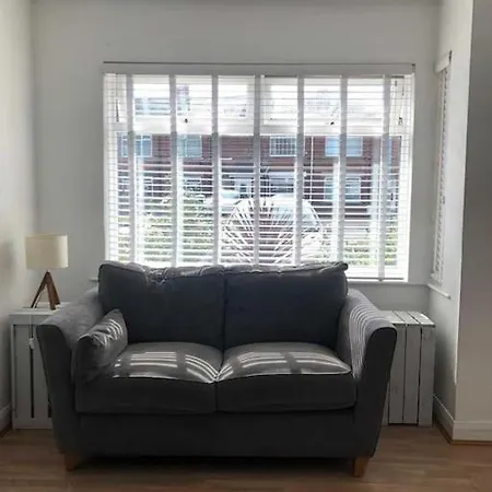 Two Bedroom Terrace House With Parking Kingston upon Hull Exterior photo