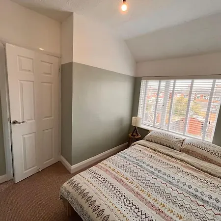 Two Bedroom Terrace House With Parking Kingston upon Hull Exterior photo