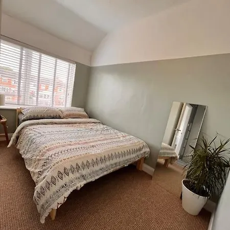 Two Bedroom Terrace House With Parking Kingston upon Hull Exterior photo