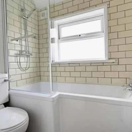 Two Bedroom Terrace House With Parking Kingston upon Hull Exterior photo