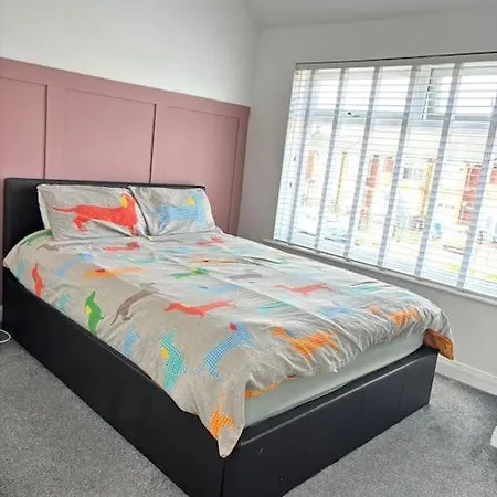 Two Bedroom Terrace House With Parking Kingston upon Hull Exterior photo