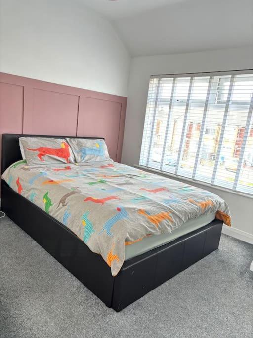 Two Bedroom Terrace House With Parking Holiday home